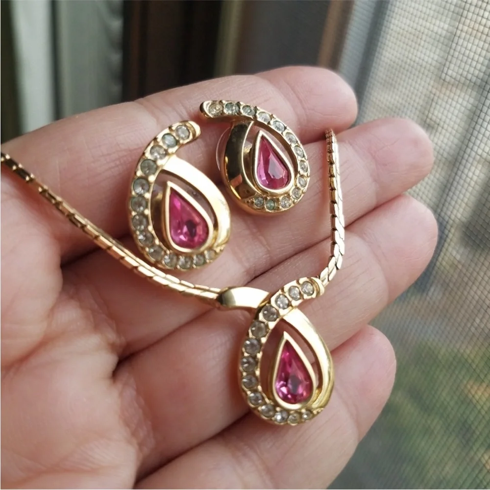 AUTHENTIC Swarovski 24k Gold Plated Pink Teardrop Necklace RARE